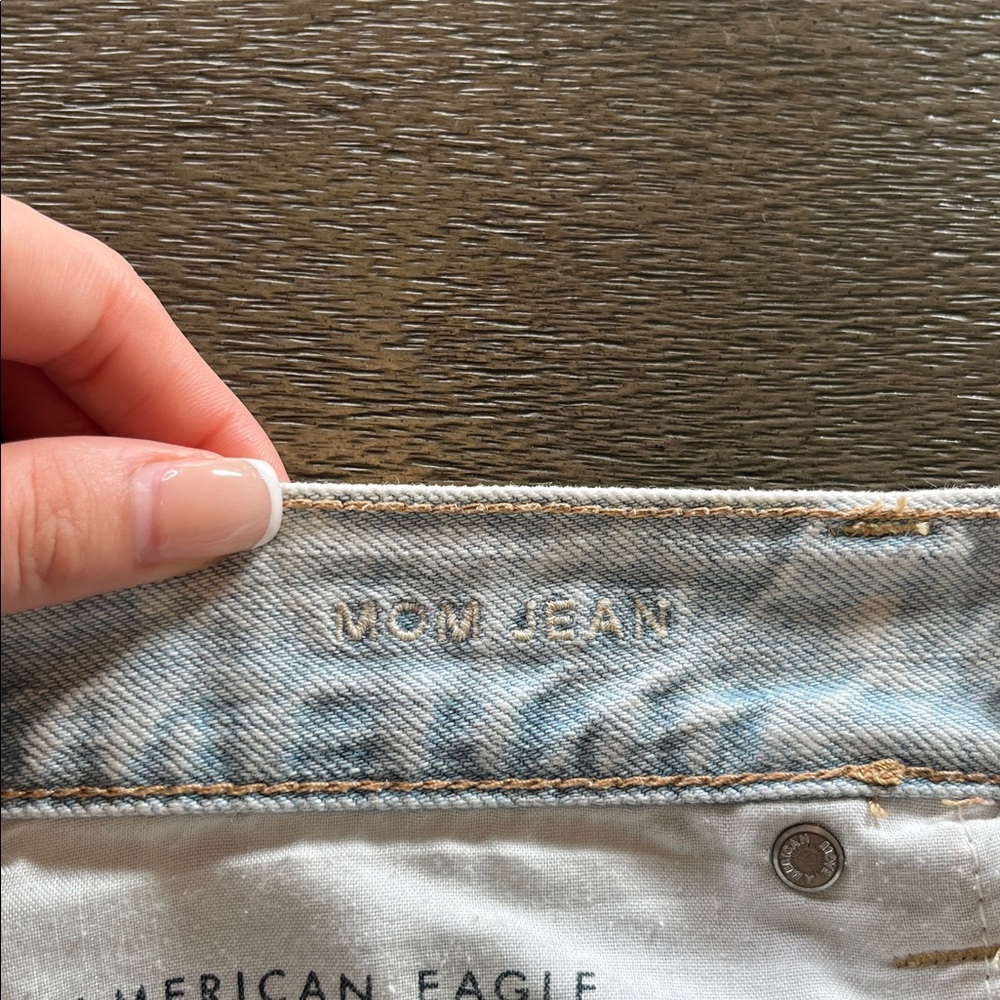 American eagle light wash distressed raw hem denim mom jeans high rise 12R - Picture 10 of 12